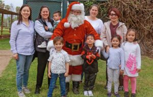 Miembros de la APCH y sus familiares celebran juntos Navidad y Año Nuevo anticipado.